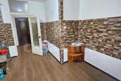 Casă cu 2 camere decomandat cu Canalizare în Piața Centrală - 2