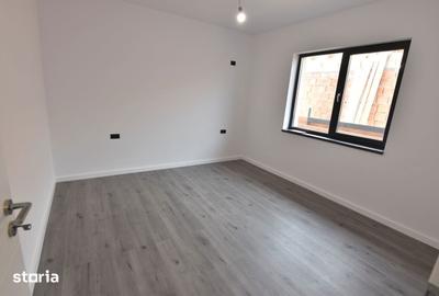 Casă cu 4 camere cu Teren 400 Mp în Domnești - 8