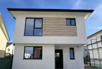 Casă cu 4 camere cu Teren 250 Mp în Odăi