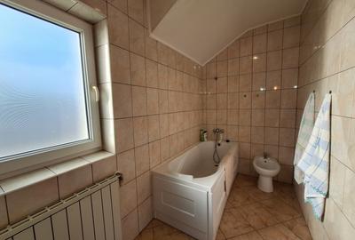 Apartament cu 3 camere, 2 bai, 2 parcari, zona Terra Apartament cu 3 camere, 2 bai, 2 parcari, zona Terra - 12