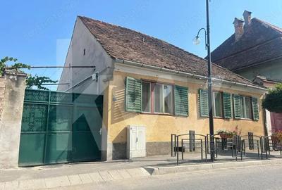 Casa de vanzare in centrul Cisnadiei oportunitate excelenta! - 1