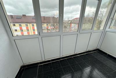 Apartament cu 3 camere decomandat în Fetești-Gară - 2