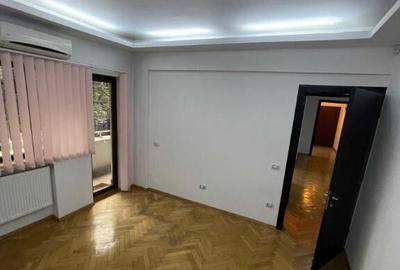 Apartament cu 4 camere decomandat în P-ța Universității - 4