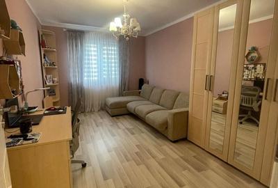 Apartament cu 3 camere decomandat în Apărătorii Patriei - 11