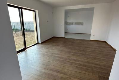 Casă cu 3 camere cu Teren 380 Mp în Drumul Taberei - 1