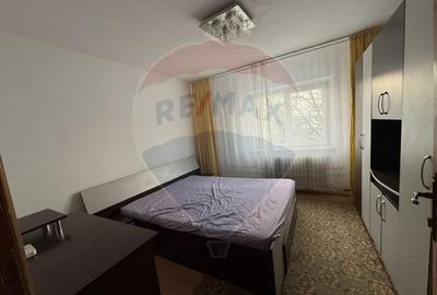 Apartament cu 3 camere de închiriat în zona 1 Mai - 5