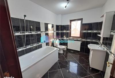 Casă cu 4 camere în Central - 2