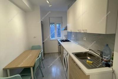 Apartament de vanzare cu 2 camere, renovat complet, cu boxa prorie - Complex - 4