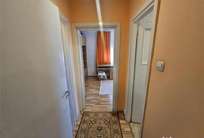 Apartament cu 2 camere semidecomandat în Micro I - 9