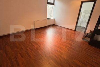 Spațiu comercial, de 89 mp, în Central - 15