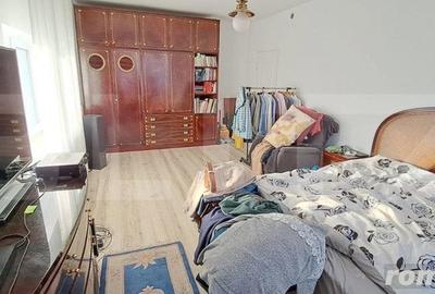 Casă cu 3 camere cu Teren 2116 Mp în Central - 1