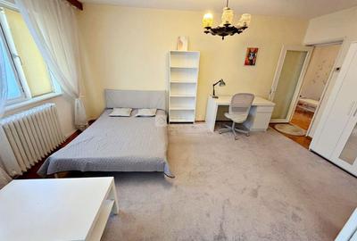 Apartament cu 3 camere semidecomandat, mobilat în Podu Roș