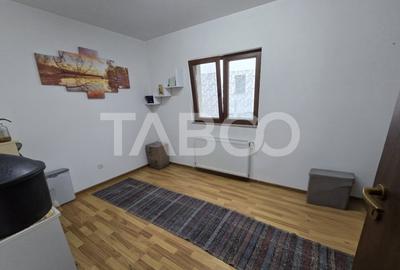 Casa de vanzare cu 6 camere 2 parcari curte libera 200 mp in Selimbar - 21