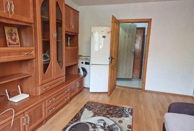 Inchiriez camera de camin cu bucatarie si baie - 4