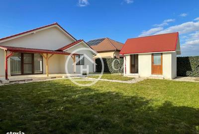 Casă cu 4 camere decomandat în Sântandrei
