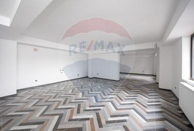Spațiu comercial/birouri  de închiriat în zona 13 Decembrie - 7