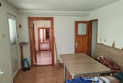 Casa 4 camere libera la vanzare VLADENI - 9