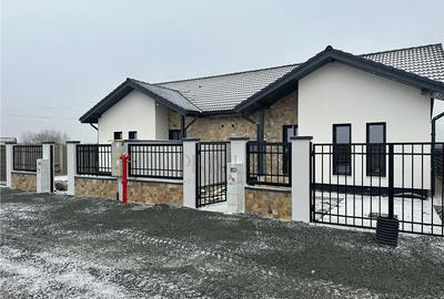 Duplex cu 4 camere cu Canalizare în Moșnița Nouă