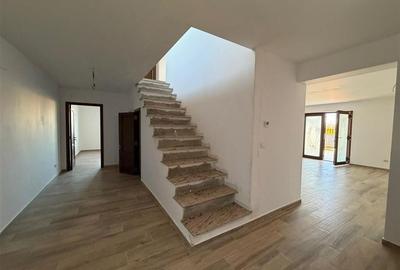 Vila deosebita Parter + Mansarda de vanzare in Odobesti - 11