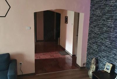 Apartament cu 3 camere decomandat în Central - 1