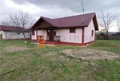 Casă individuală cu 3 camere cu Teren 1385 Mp în Săpoca - 2