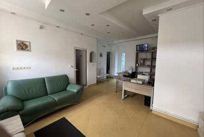 Spațiu comercial, de 96 mp, în Central - 3