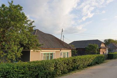 Casă cu 3 camere cu Teren 3867 Mp în Central