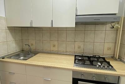 Inchiriez Garsoniera in Dr. Taberei, Piata Moghioros, bloc reabilitat