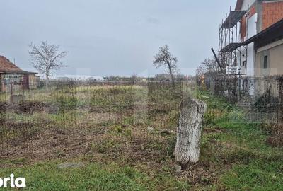 Teren de 3200 mp, în Vetiș - 2