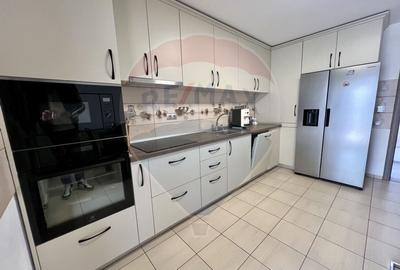 Casă cu 8 camere cu Teren 792 Mp în Cristian - 3