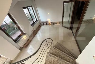 Spațiu comercial, de 586 mp, în Micro 11 - 13