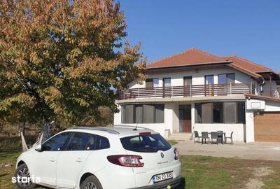 Casă cu 4 camere cu Teren 255 Mp în Sânmihaiu Român - 2