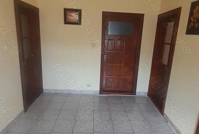 Casă cu 6 camere în Rovine - 1