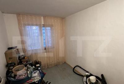 Apartament cu 4 camere semidecomandat în Craiovița Nouă - 1