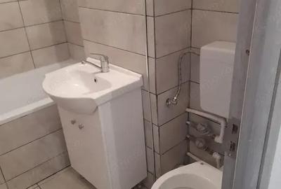 Garsonieră decomandată în Girocului