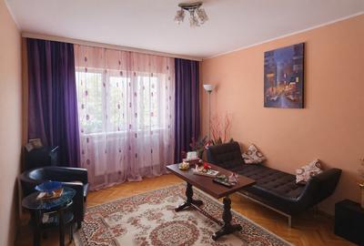 Apartament cu 3 camere decomandat în Casa de Cultură