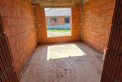 Casă cu 1 camere cu Teren 580 Mp în Oșorhei - 2