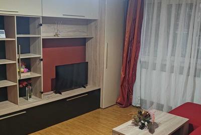 Apartament cu 2 camere semidecomandat în Berceni
