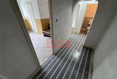 Apartament cu 3 camere semidecomandat în Central - 3