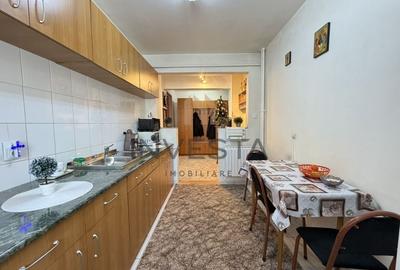 Oportunitate de investitie! Apartament cu 2 camere intr-o zona buna - 2