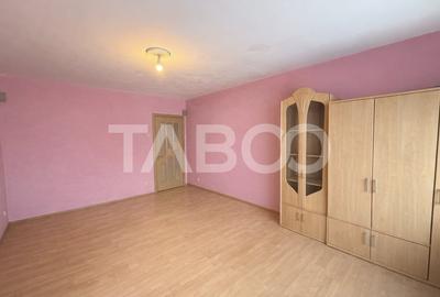 Apartament cu 2 camere decomandat în Ștrand - 1
