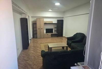 Apartament cu 2 camere decomandat în Trocadero