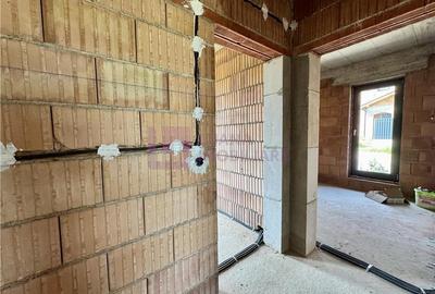 Casă individuală cu 4 camere cu Canalizare în Central - 6