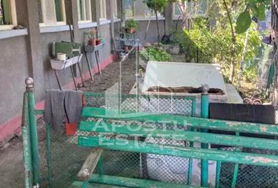 DE VANZARE casa solida LA 30 km de Timisoara - 1