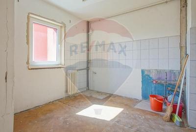 Apartament cu 2 camere de vanzare de renovat,  Bartolomeu - 3