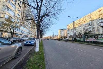Spatiu Comercial - Stradal, 70 mp , bd.Republicii - 6