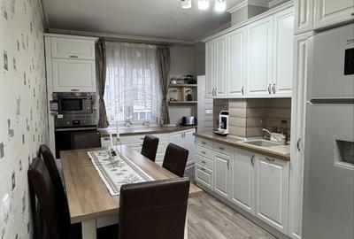 Apartament cu 3 camere semidecomandat în Central - 1