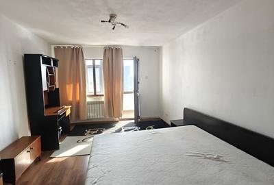 Apartament cu 2 camere decomandat în Nicolina
