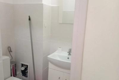 Apartament cu 3 camere semidecomandat în Central - 1