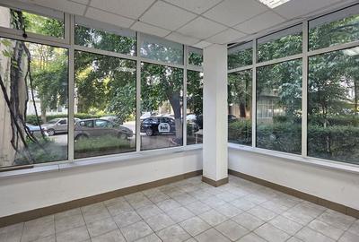 Spațiu comercial, de 54 mp, în Decebal - 12